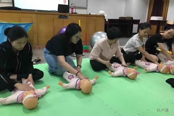 育嬰師 ?保育員